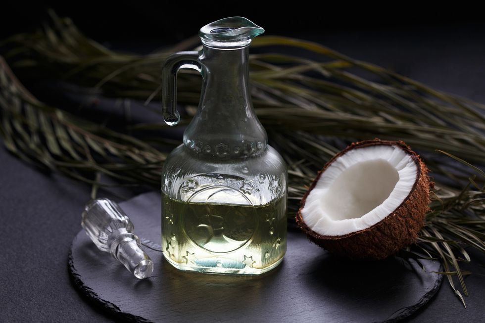 Coconut-oil-in-a-glass-jar-half-of-a-coconut-positioned-next-to-it