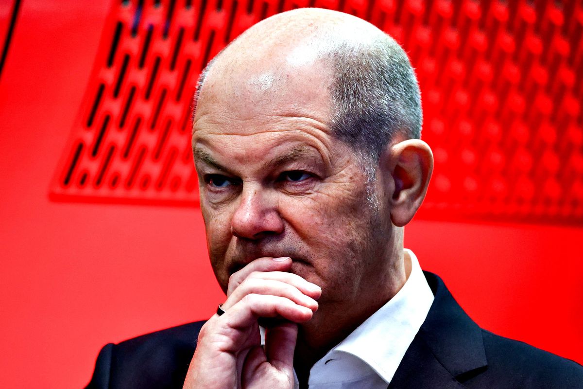 E adesso Scholz deve vedersela pure con crollo del Pil e inflazione in salita