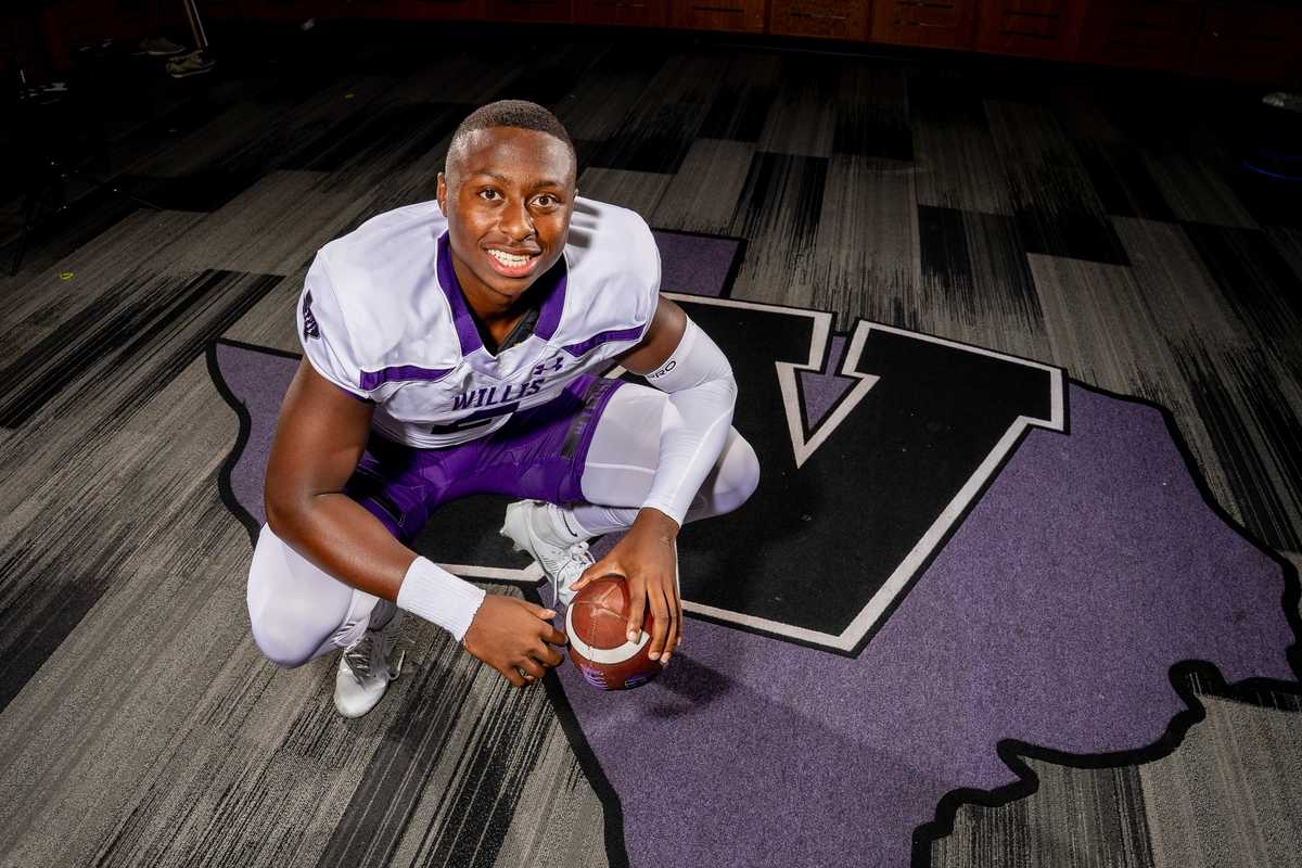 DJ Lagway Named 2023-24 Gatorade National Football Player Of The Year