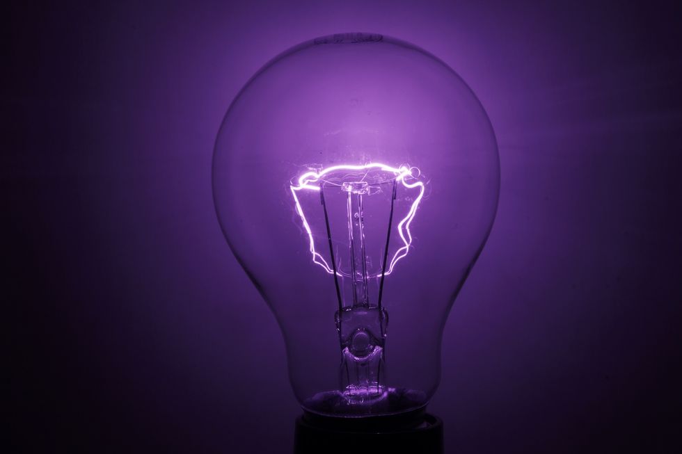 close-up-purple-light-bulb