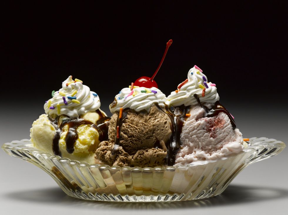 Neopolitan-ice-cream-sundae