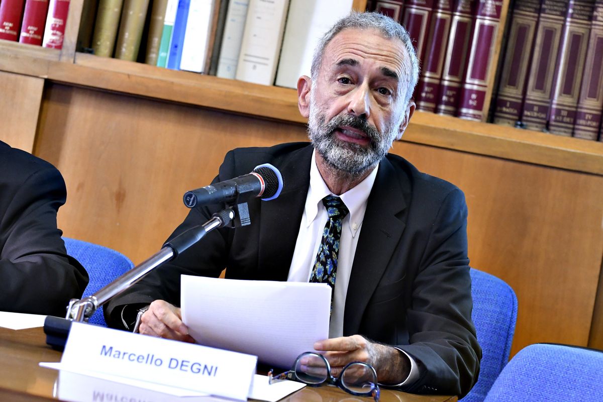 La Schlein continua a ignorare Degni. E lui si butta sugli Iron Maiden