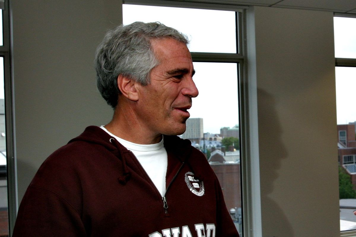 Le prede dell’orco Epstein reclutate in classe