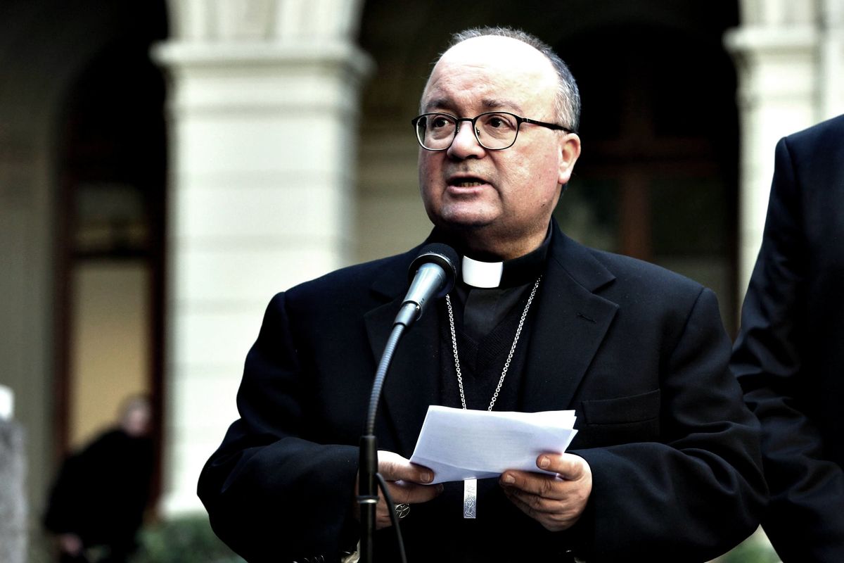 L’arcivescovo amico di Casarini vuole consentire ai preti di sposarsi