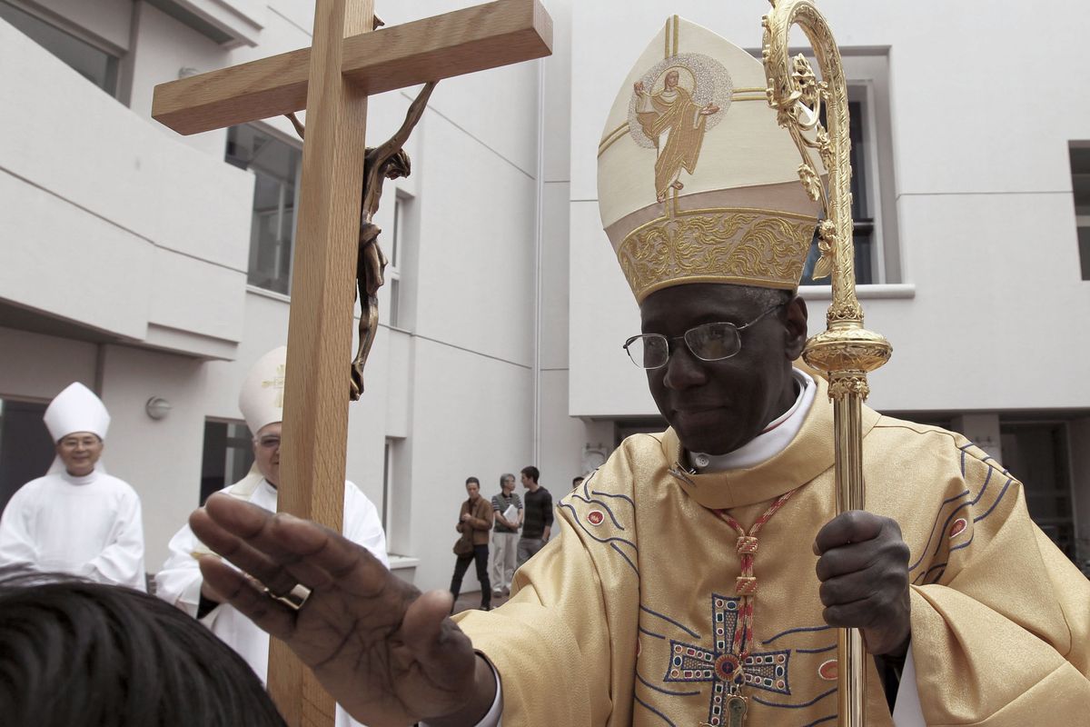 Randellata del cardinale africano: «Benedizioni gay opera del diavolo»