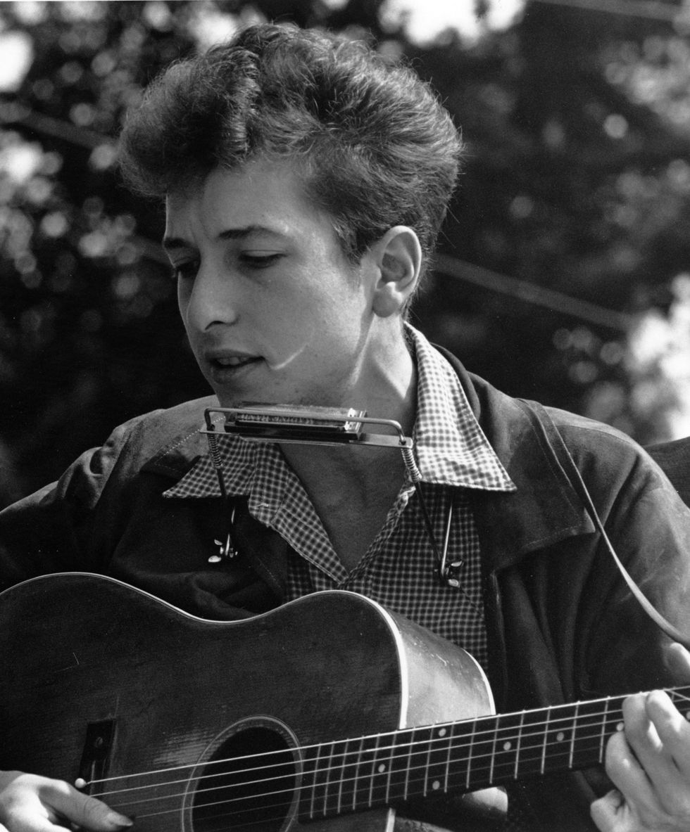 Bob Dylan playing guitar