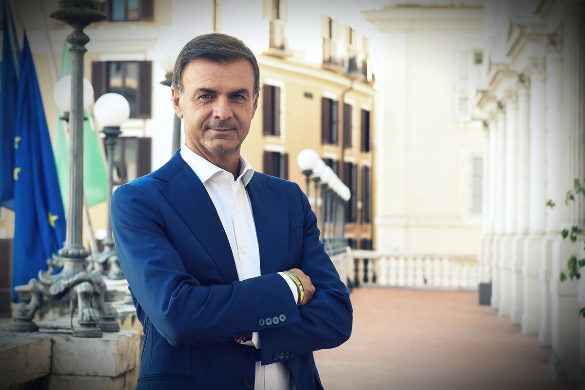 «Ue nemica dei contadini. Patto con gli altri Paesi: no alla carne coltivata»