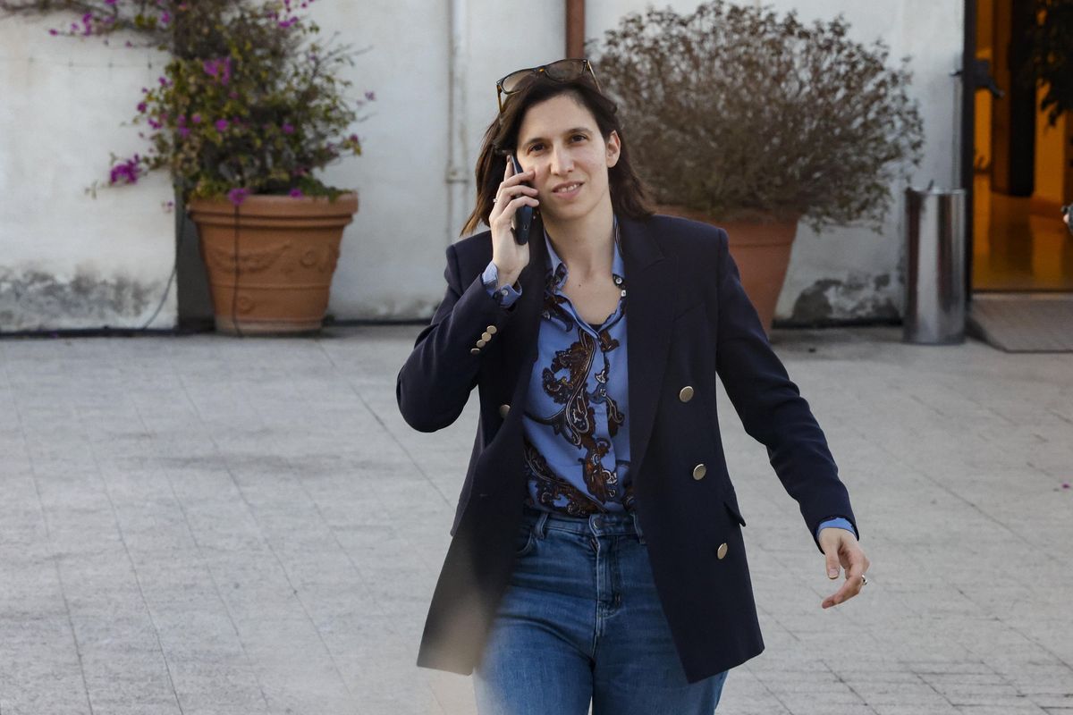 La Schlein fa lo spot all’eutanasia e il giornale dei vescovi la incensa