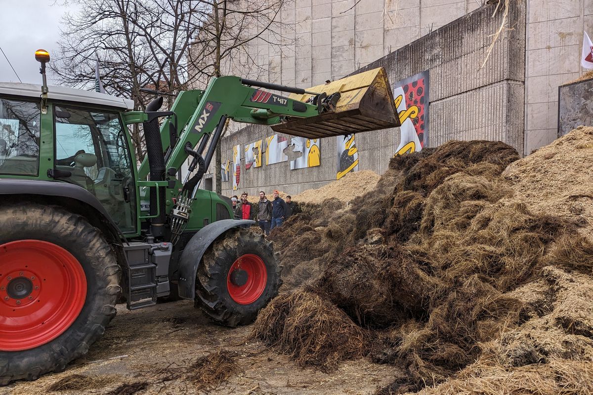 Marciano i trattori: un morto in Francia. Ora Macron trema