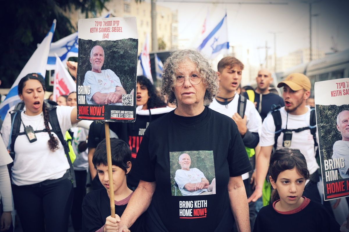 Donne in ostaggio, gli orrori di Hamas: «Le stuprano vestite da bambole»