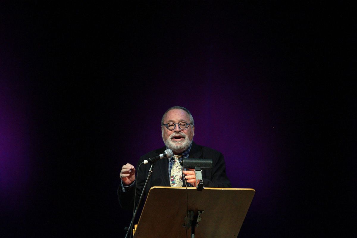 Savater critica Sánchez ed «El País». Licenziato in tronco dopo 47 anni