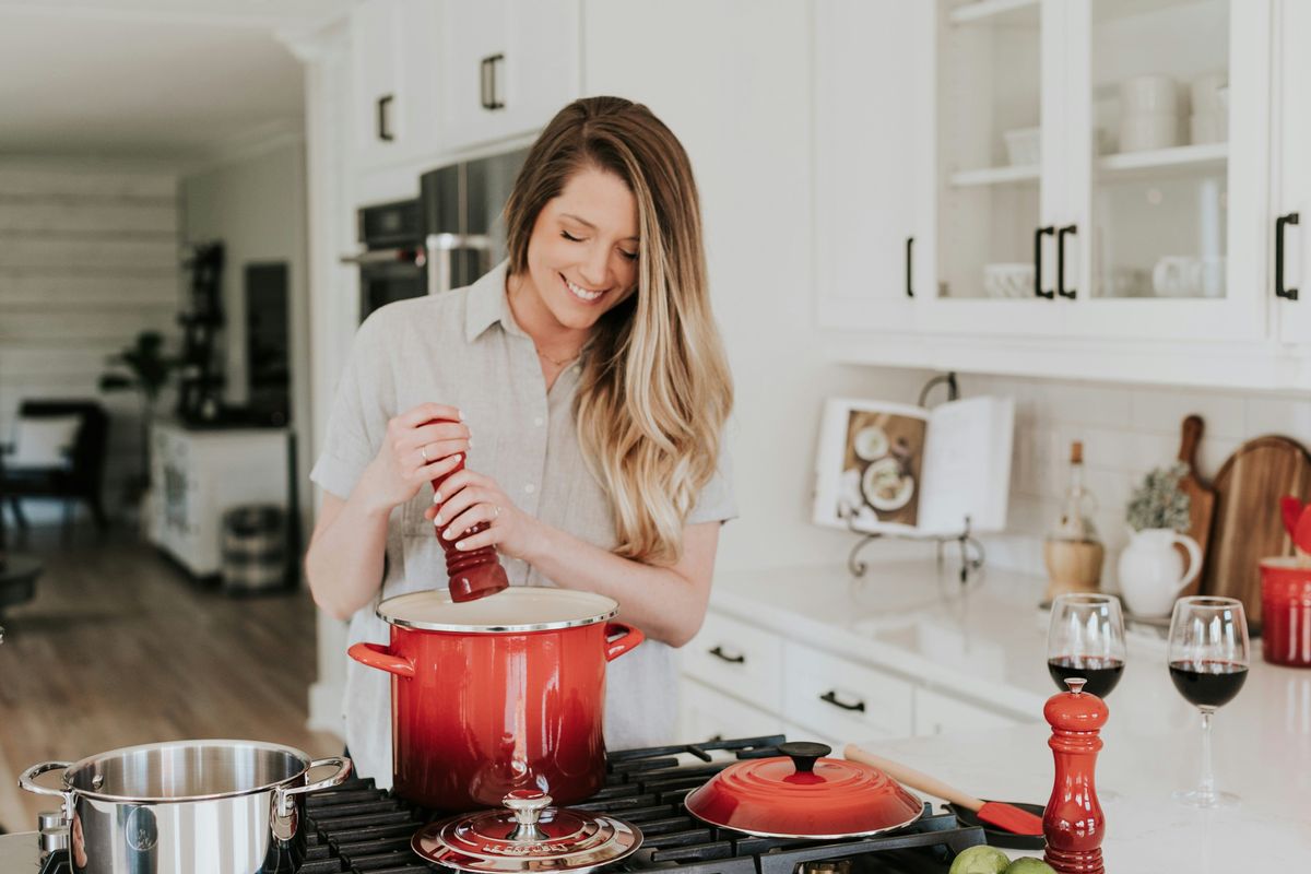 Mom learns hack for getting seasoning bottles to unclog and it's blowing people's minds