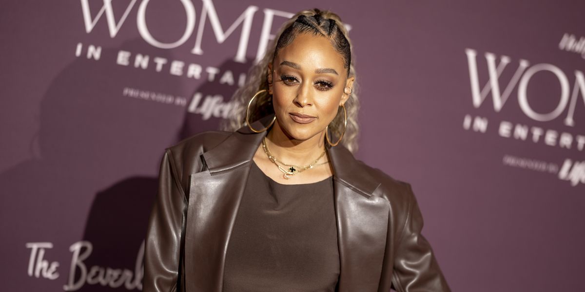 tia-mowry-attending-an-event-striking-a-power-pose-on-red-carpet