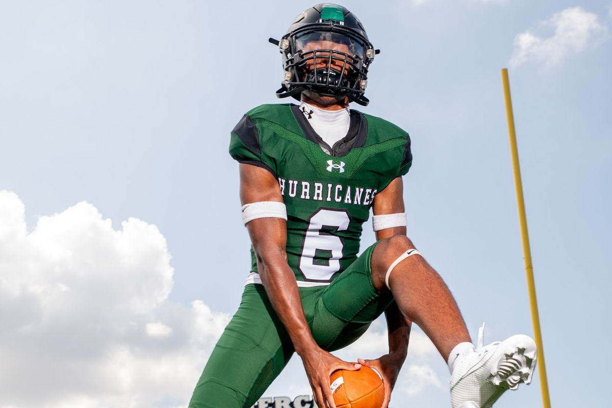 VYPE HOU Public School Football Offensive Player of the Year Fan Poll Presented By Sun & Ski Sports