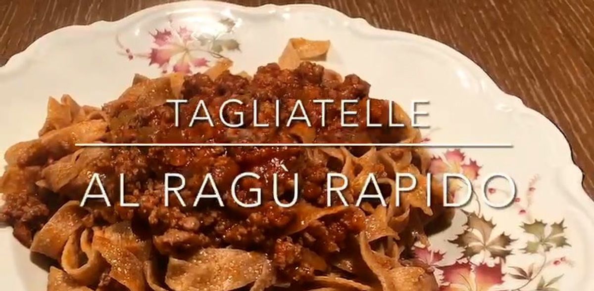 Cuciniamo insieme: tagliatelle al ragù rapido