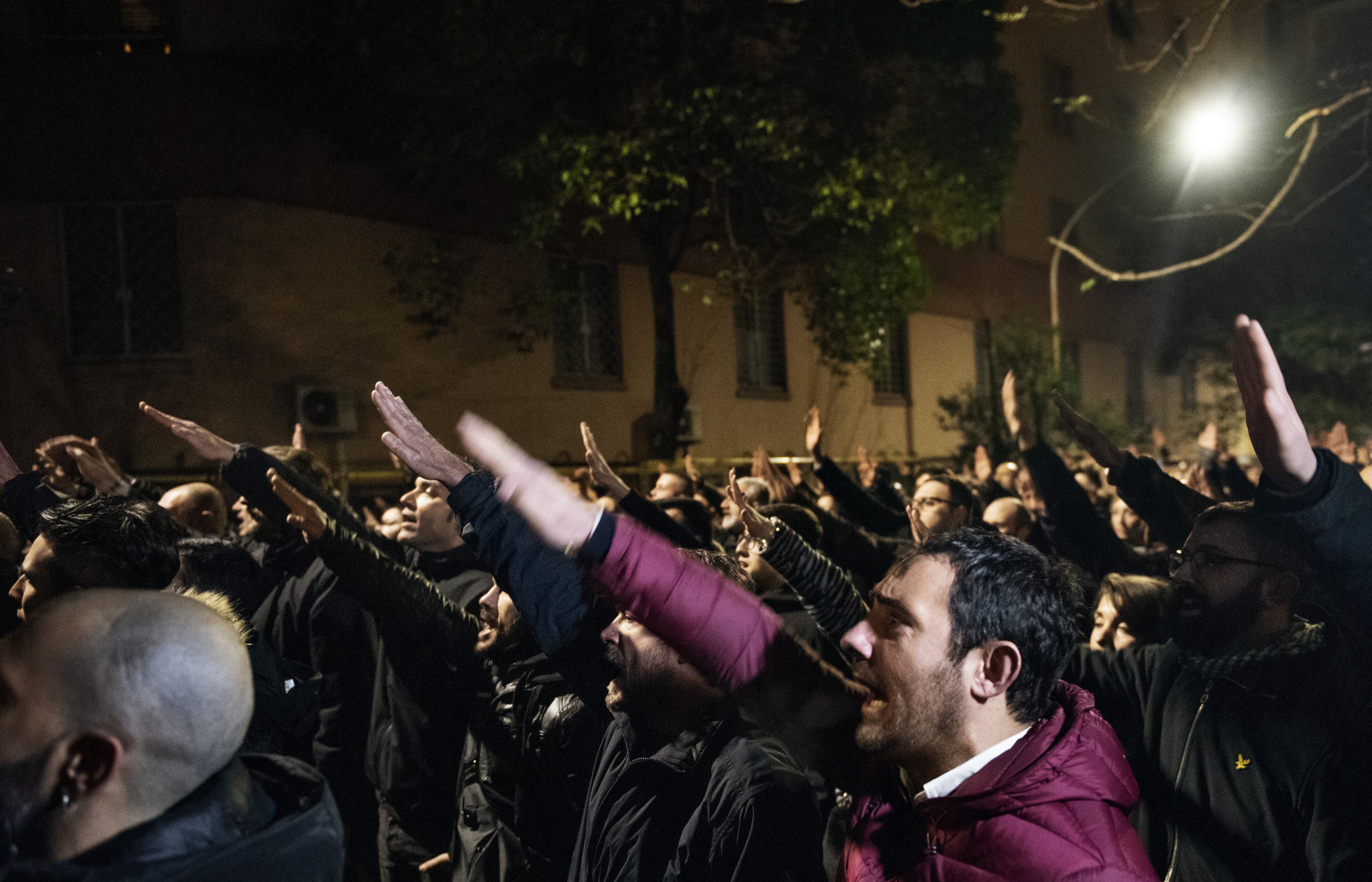 «Il saluto romano non è sempre reato»