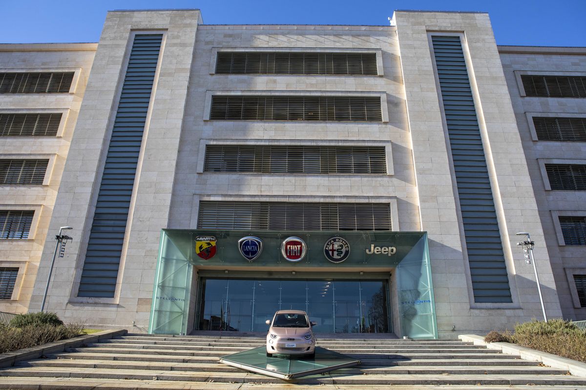 Dopo 220 miliardi di aiuti, Fiat ceduta a Parigi