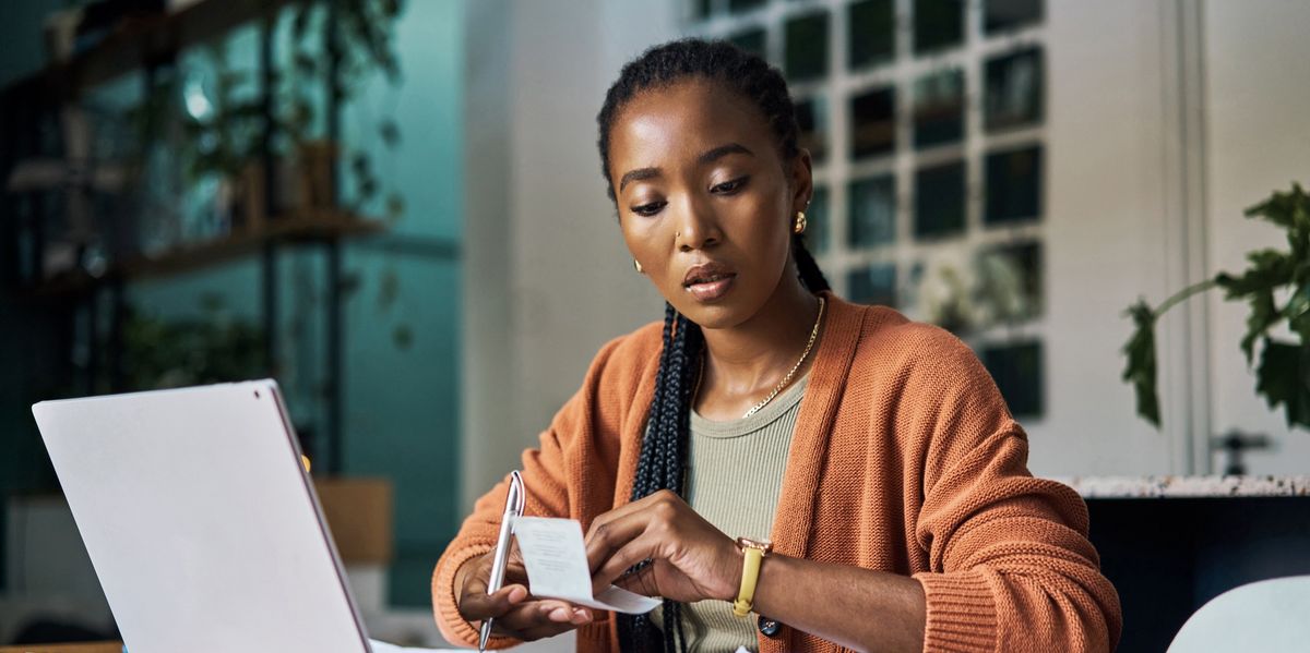 Black-woman-finances-budgeting-at-home