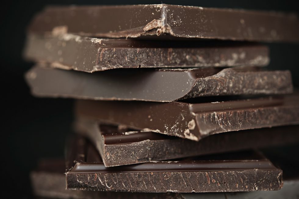 Close-up-of-dark-chocolate-pieces