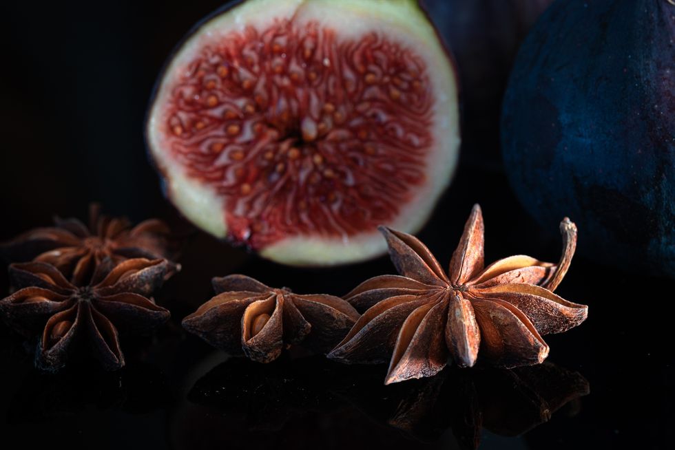 Fig-and-cardamom-on-black-background