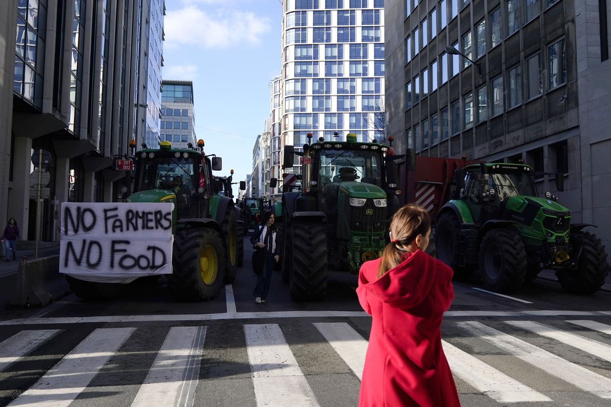 Trattori in marcia, Ursula in retromarcia