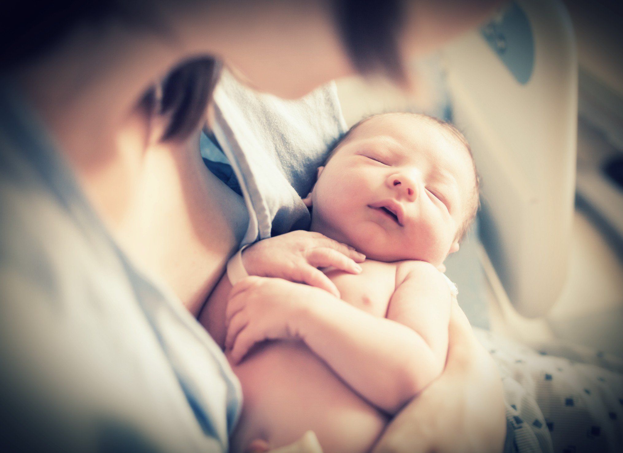 Ogni bimbo che nasce è una scintilla divina. L’uomo non sarà mai solo corpo e mercato