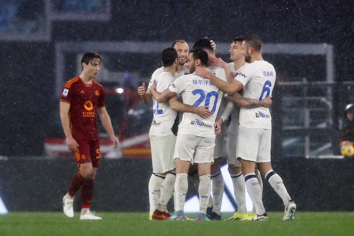 L’Inter si spaventa a Roma, poi scatta in fuga