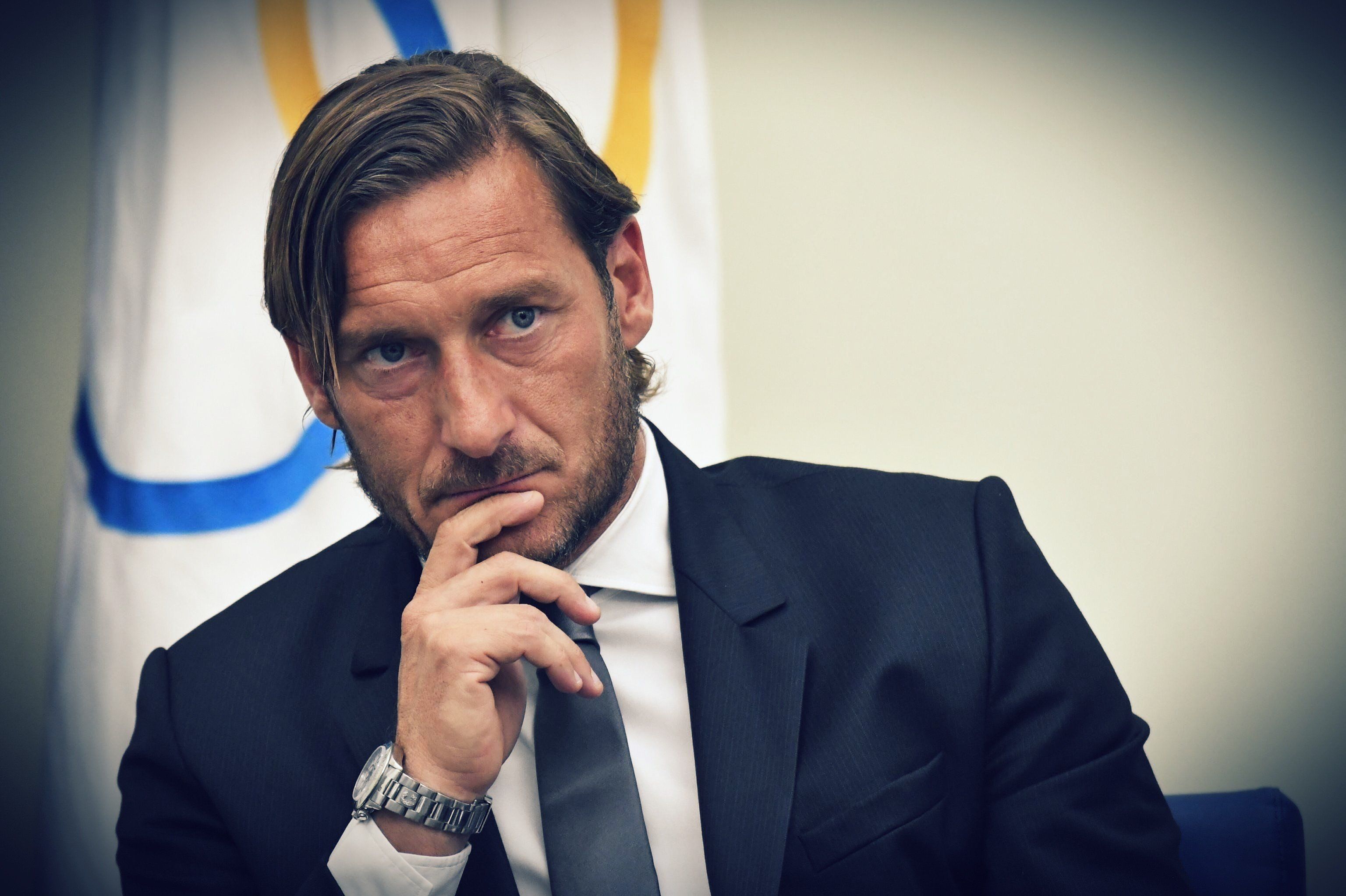 Le carte di Ilary: «Totti nasconde i soldi e li sperpera al gioco»