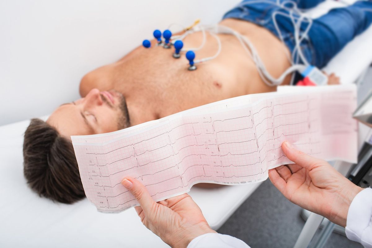 Miocarditi: vaccini peggio del Covid. Effetti avversi anche con l’antivirale