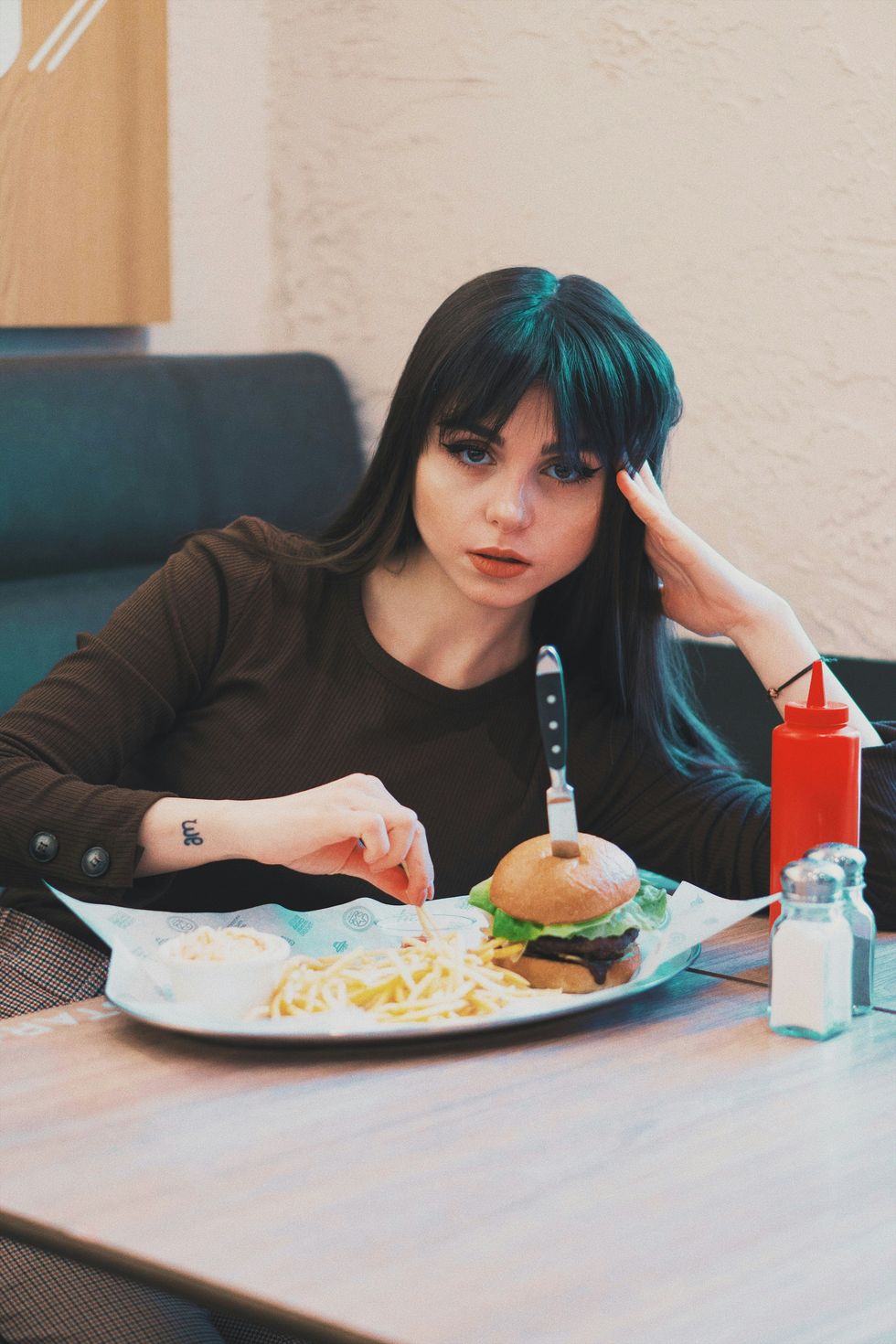 Woman bailed on her friend for being 30 minutes late to lunch. Was she right?