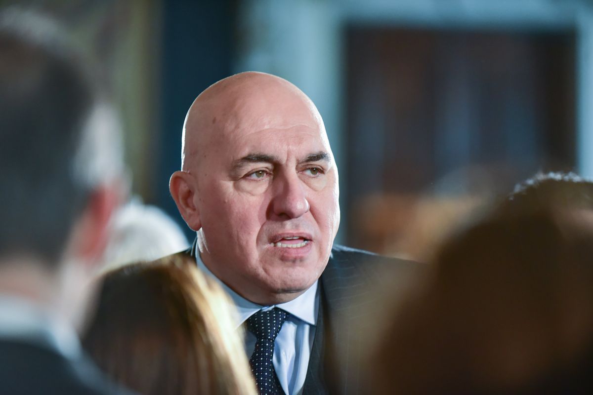 Crosetto ricoverato per una pericardite. Malore improvviso, indagini sulle cause