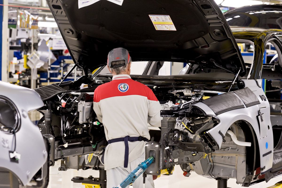 Basta aiuti, il futuro di Fiat è a Parigi. E la famiglia ci risarcisca con l’Alfa