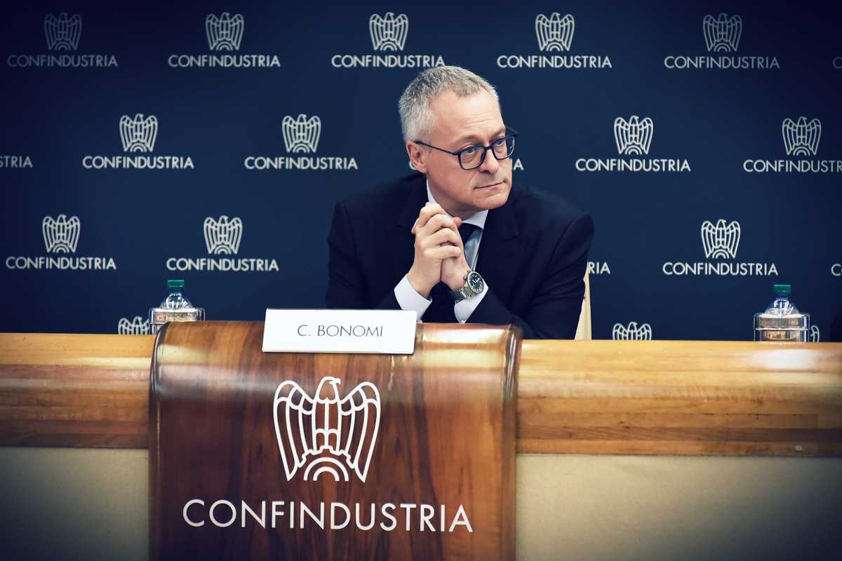 Bonomi piomba sulle elezioni. Calpestate norme e statuto per tenersi la Confindustria