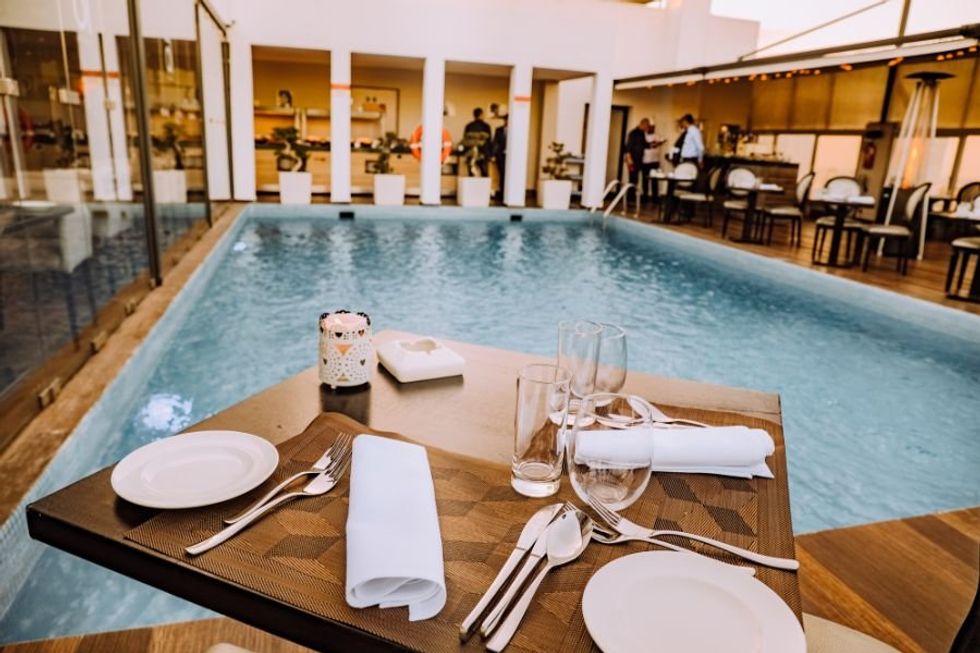 Man breaks down how living in an all-inclusive resort is cheaper than his average apartment