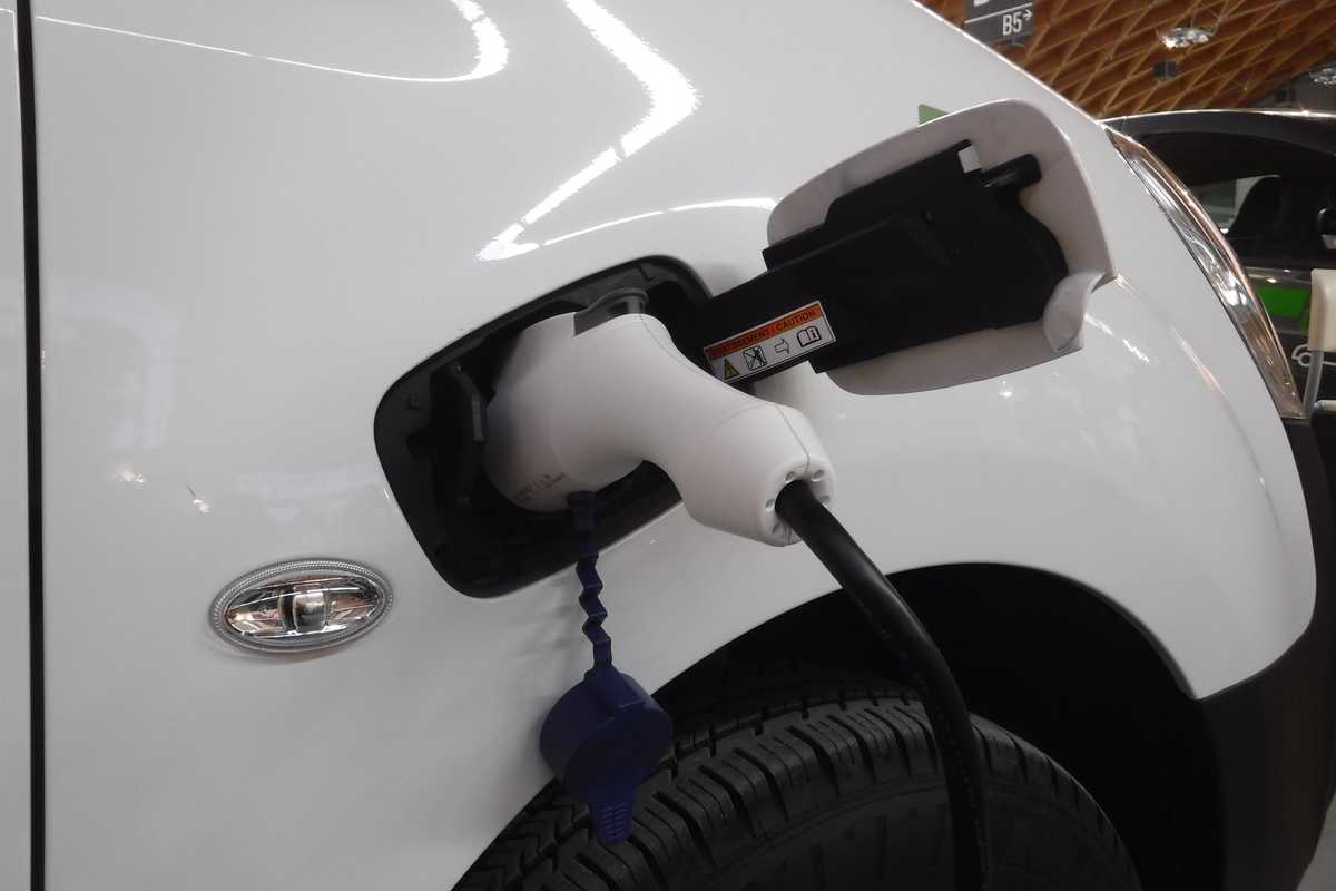 Con ricatti e incentivi finanziamo la nostra decadenza