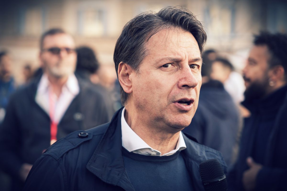 Conte sente aria di fiasco e scappa dal giurì