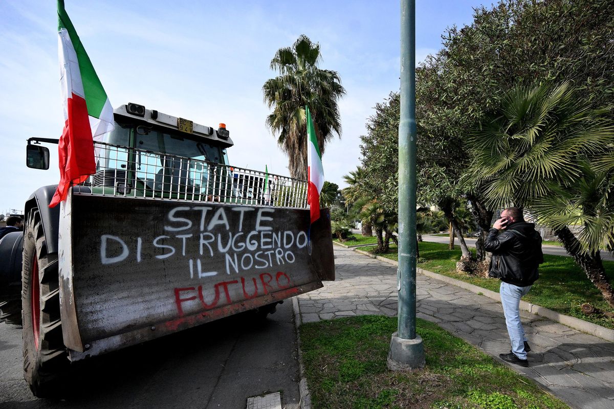 «Niente palco»: trattori scatenati