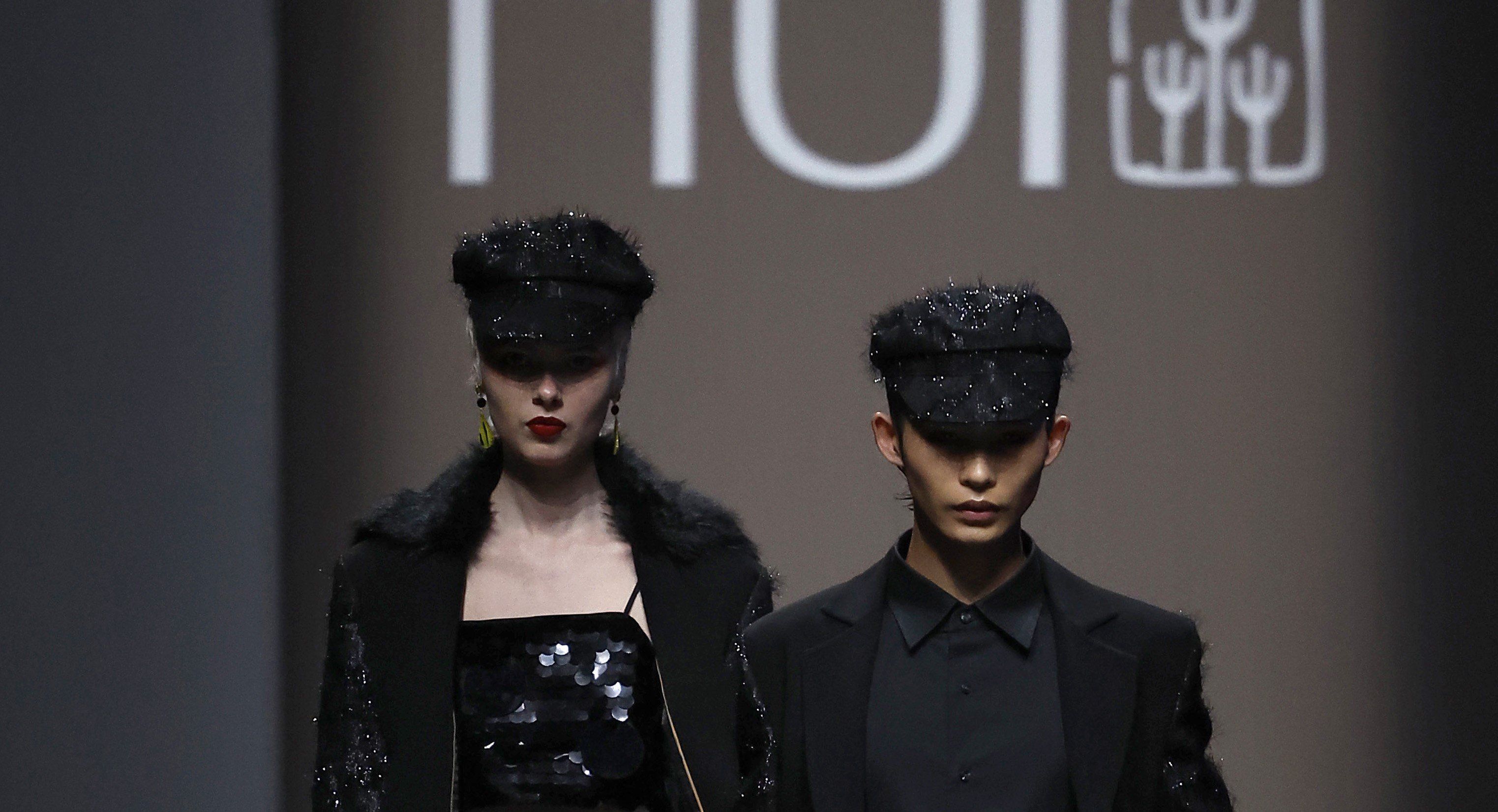 Hui sfila a Milano a «testa alta»