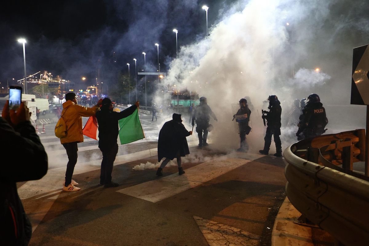 La sinistra odia solo il manganello degli altri