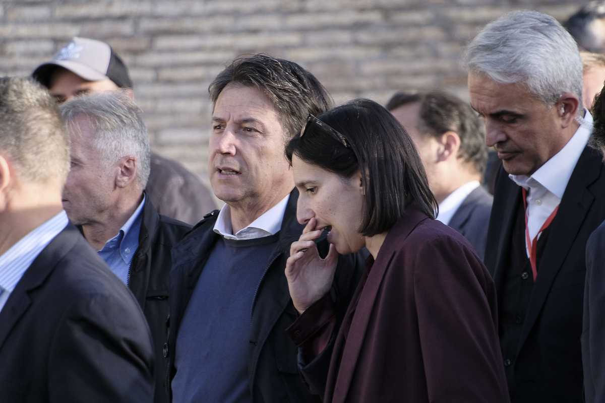 Suona la sveglia dopo la sbornia sarda. Nel resto d’Italia Pd e M5s si menano