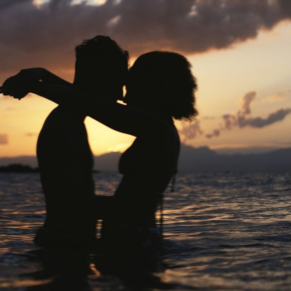 Silhouette-of-Black-couple-having-intimate-moment-in-the-ocean-at-the-beach