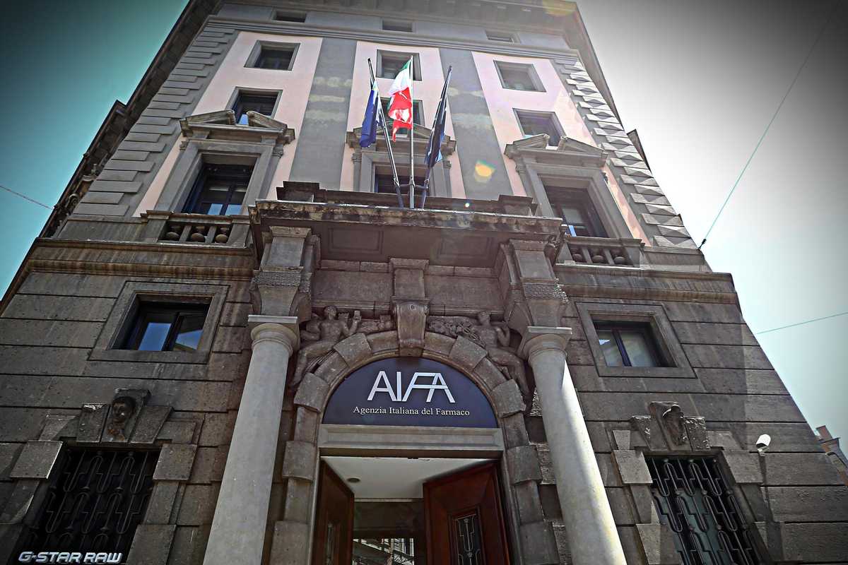 Dieci malori: farmaco bloccato. Ma sui vaccini Aifa non si muove