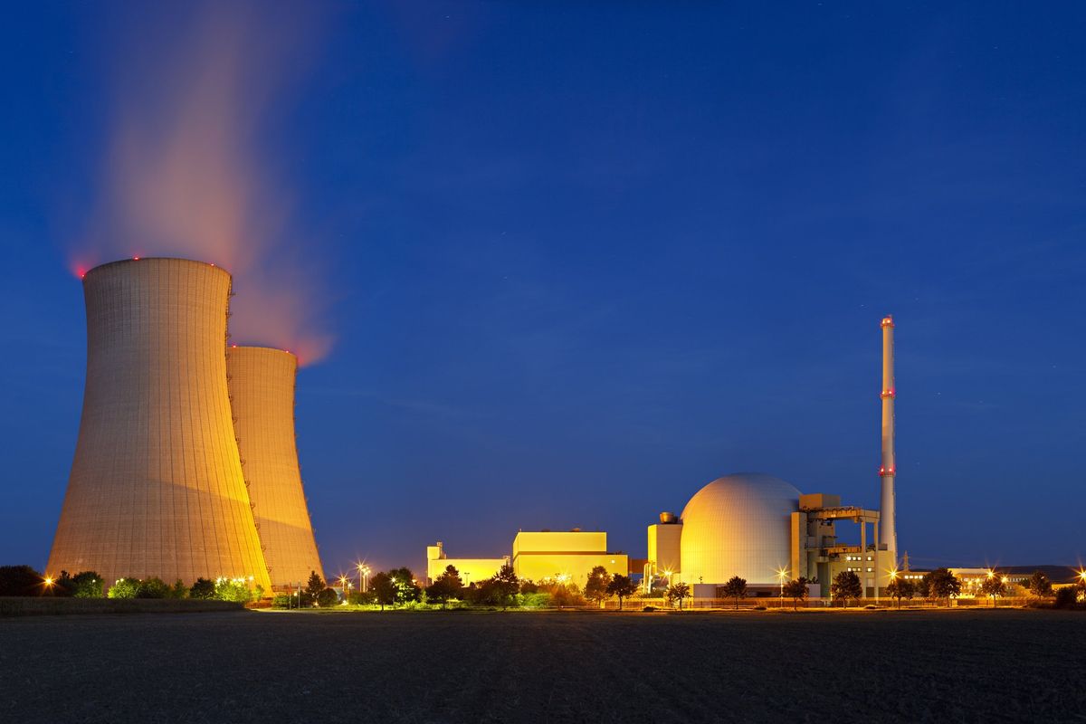 La transizione si sposta sul nucleare. Giù i valori del litio, uranio record