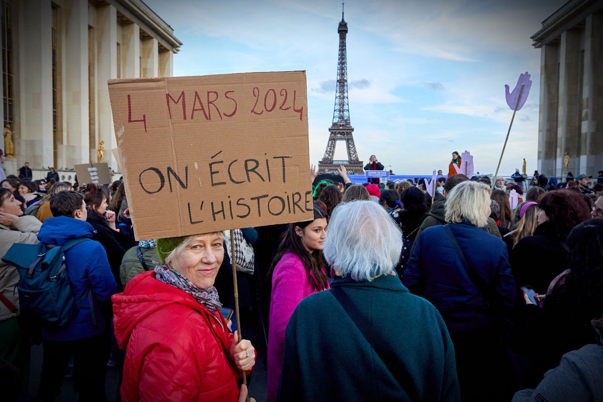 Macron calpesta la civiltà francese