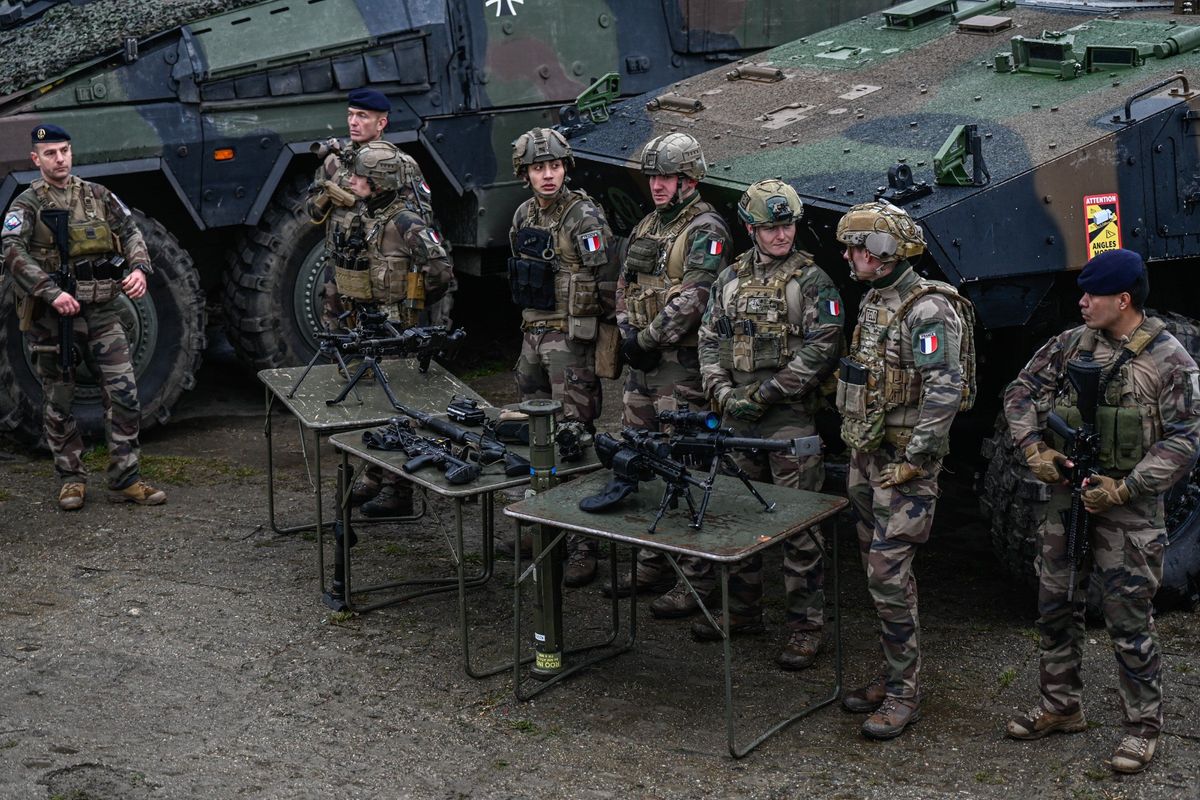 L’Europa resta a corto di munizioni. E Pechino si tiene la polvere da sparo