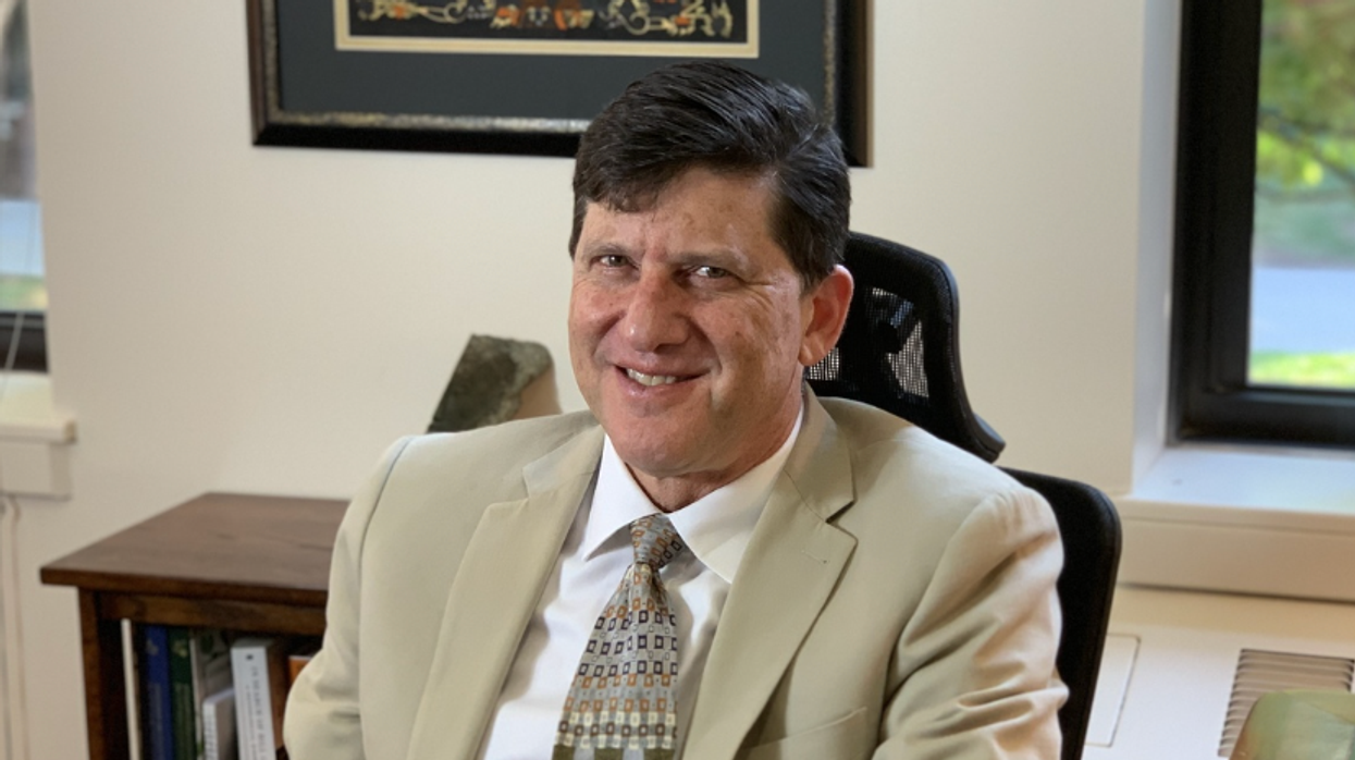 Medical Experts See 'Gross Signs Of Dementia' Whenever Trump Speaks