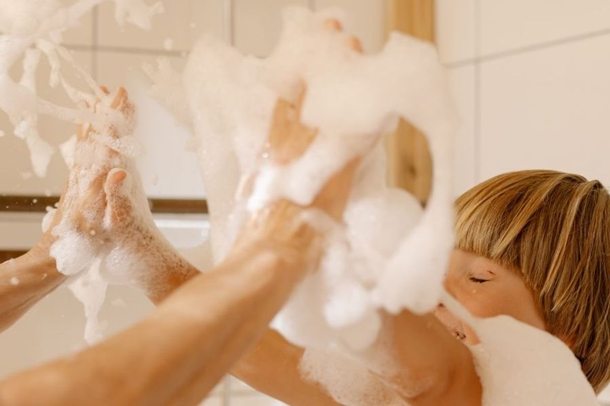 parenting, showering with kids, kids,