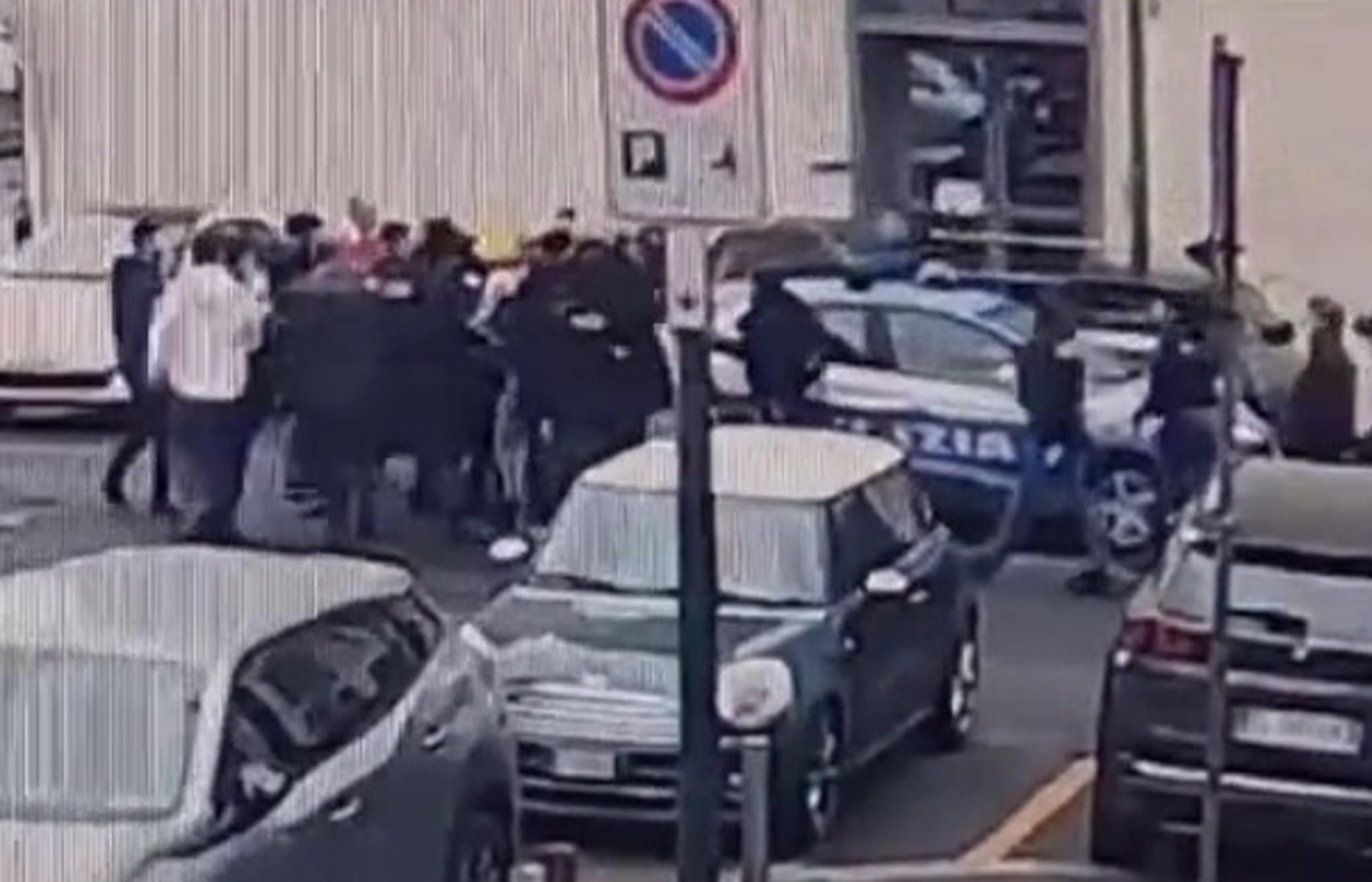 A Torino le compagne volevano liberare l’africano stupratore