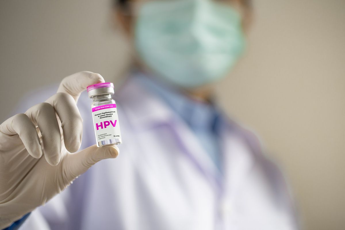 Spingono il vaccino anti papilloma virus. Ma lo regalano solo ai gay maschi