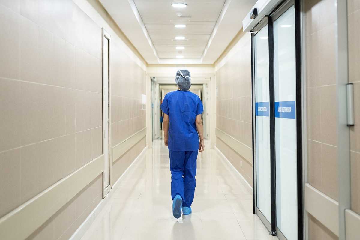 Reintegrò l’infermiera e fu bollato come «no vax»: ora sarà risarcito